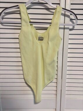 Colsie Lemon Ribbed V-Neck One-Piece Bodysuit